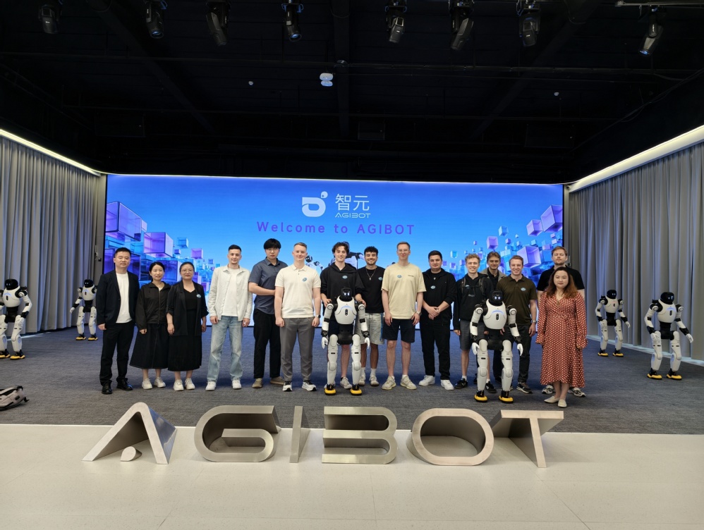 <a href='/c3/9d/c27567a377757/page.htm' target='_blank' title='Studierende des CDHK erkunden Embodied AI bei AgiBot in Shanghai'>Studierende des CDHK erk...</a>